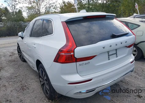 2022 Volvo Xc60 B5 Inscription z USA, uszkodzony, nr VIN YV4L12DL8N1950695